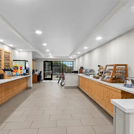 Red Lion Inn & Suites Goodyear Newly Renovated