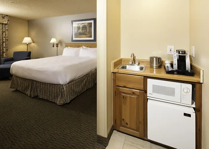 Hotel Red Lion & Newly Renovated Goodyear