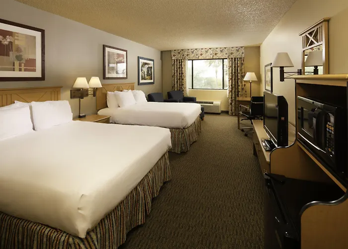 Red Lion & Newly Renovated Hotel 3*