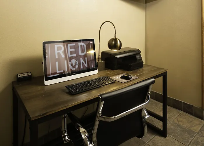 Red Lion & Newly Renovated 3* Goodyear
