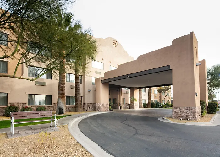 Red Lion & Newly Renovated Hotel 3*