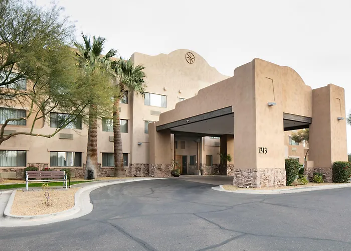 Red Lion & Newly Renovated Hotel 3*