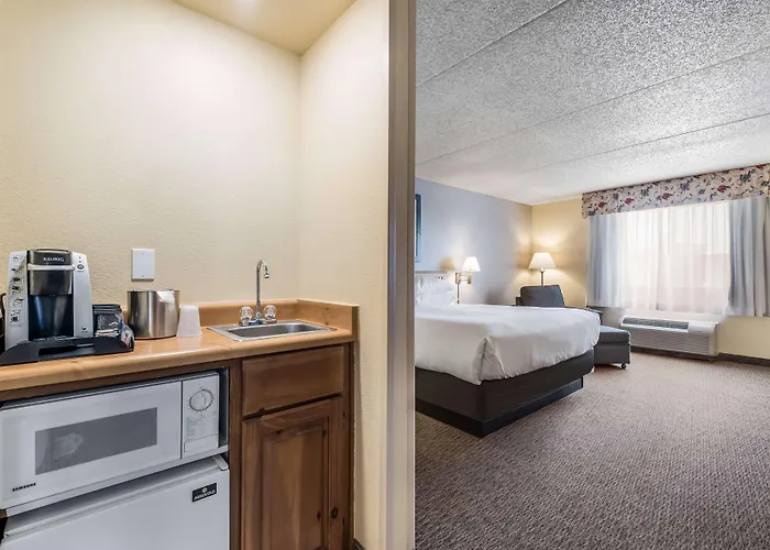 Red Lion & Newly Renovated Hotel