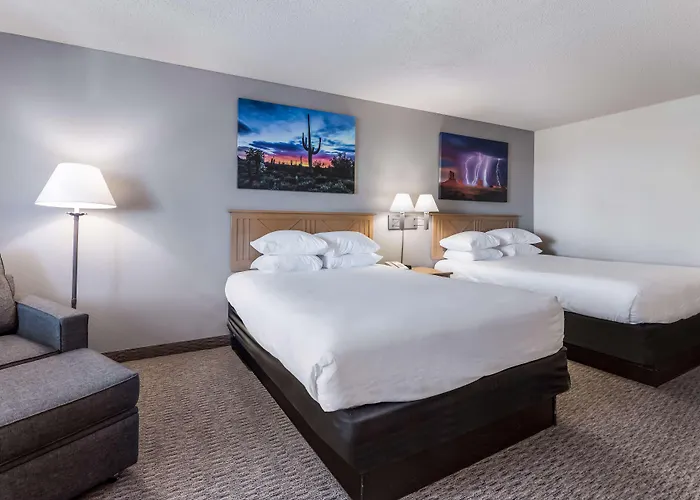 Hotel Red Lion & Newly Renovated 3*