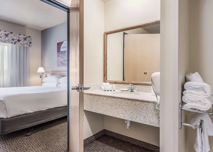 Red Lion & Newly Renovated Hotel 3*