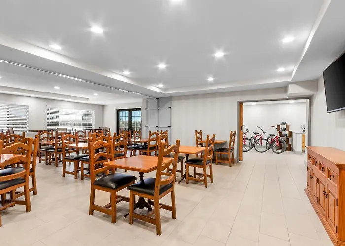 Red Lion & Newly Renovated Hotel