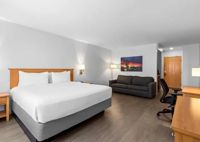 Red Lion & Newly Renovated Hotel 3*