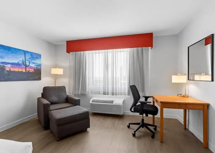 Hotel Red Lion & Newly Renovated Goodyear