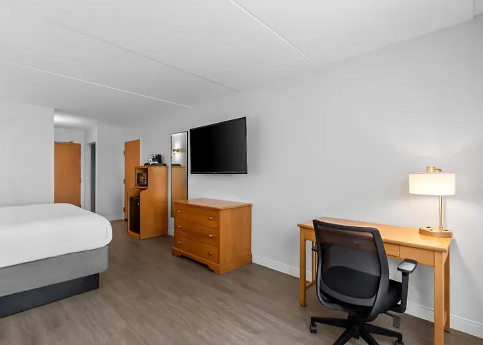 Red Lion & Newly Renovated Hotel
