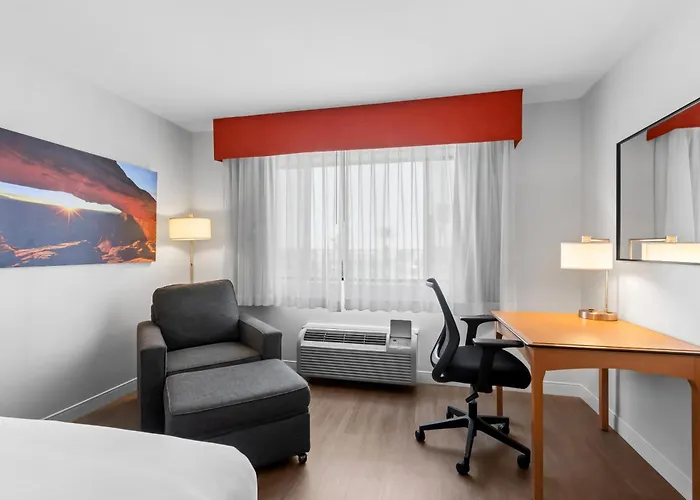 Red Lion & Newly Renovated 3* Goodyear
