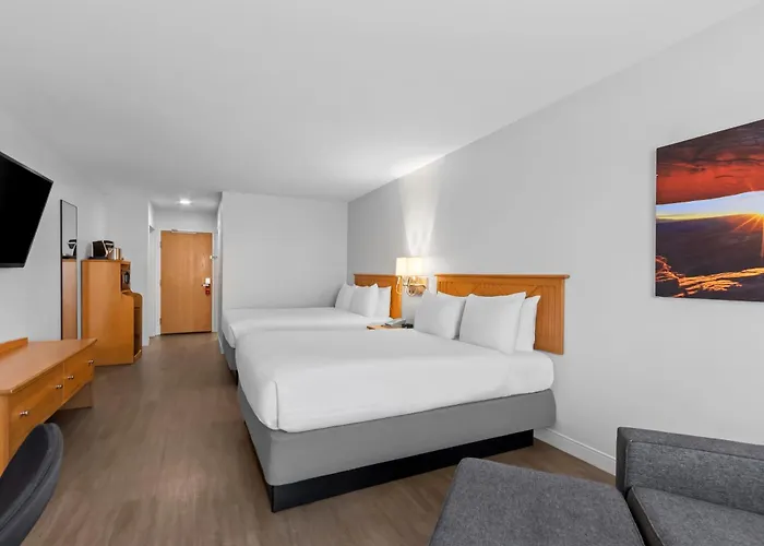 Red Lion & Newly Renovated Hotel
