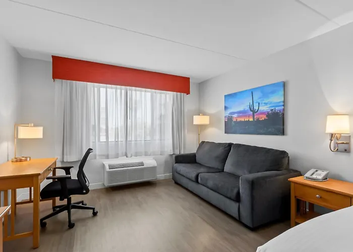 Red Lion & Newly Renovated Hotel 3*