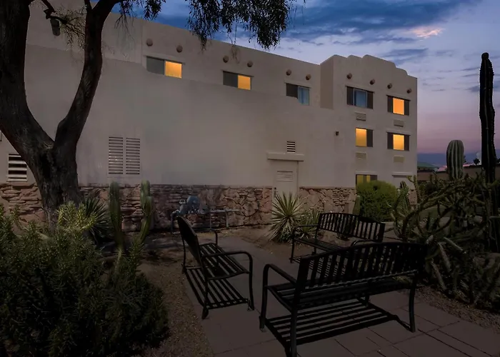 Red Lion & Newly Renovated 3* Goodyear