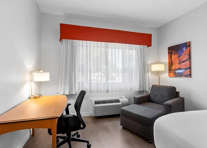 Red Lion & Newly Renovated 3* Goodyear