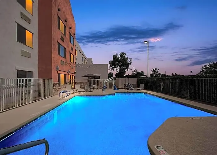 Red Lion & Newly Renovated 3* Goodyear