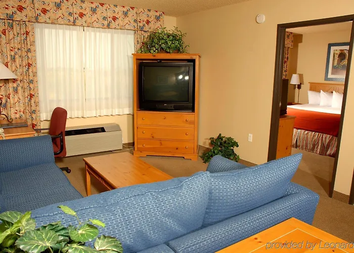 Hotel Red Lion & Newly Renovated Goodyear